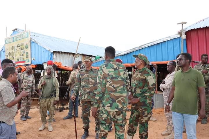 Saraakiil iyo askarta dowladda.jpg